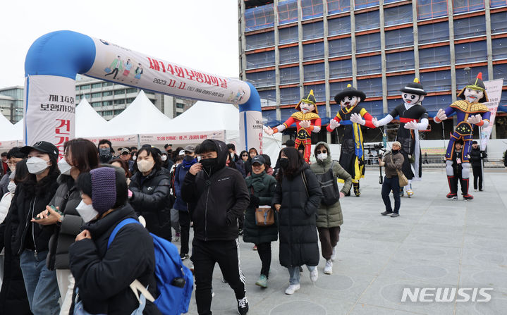 「歩行者の日に合わせて光化門を歩こう」