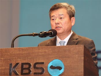▲14日午前、ソウル市永登浦区のKBSアートホールで行われた対国民記者会見で発言する朴敏（パク・ミン）KBS新社長。写真＝NEWSIS