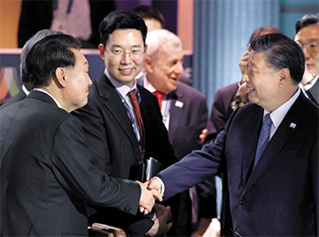 ▲握手する韓中首脳　／聯合ニュース