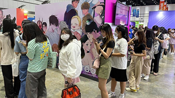 ▲11月11日、タイ・バンコクのクイーン・シリキット国際会議場（QNSCC）で行われた「K-博覧会」を訪れた観覧客の行列。K-POPや韓国ドラマ、ウェブ漫画、アニメ、ゲーム、韓国食品などの関連企業が参加した。／聯合ニュース