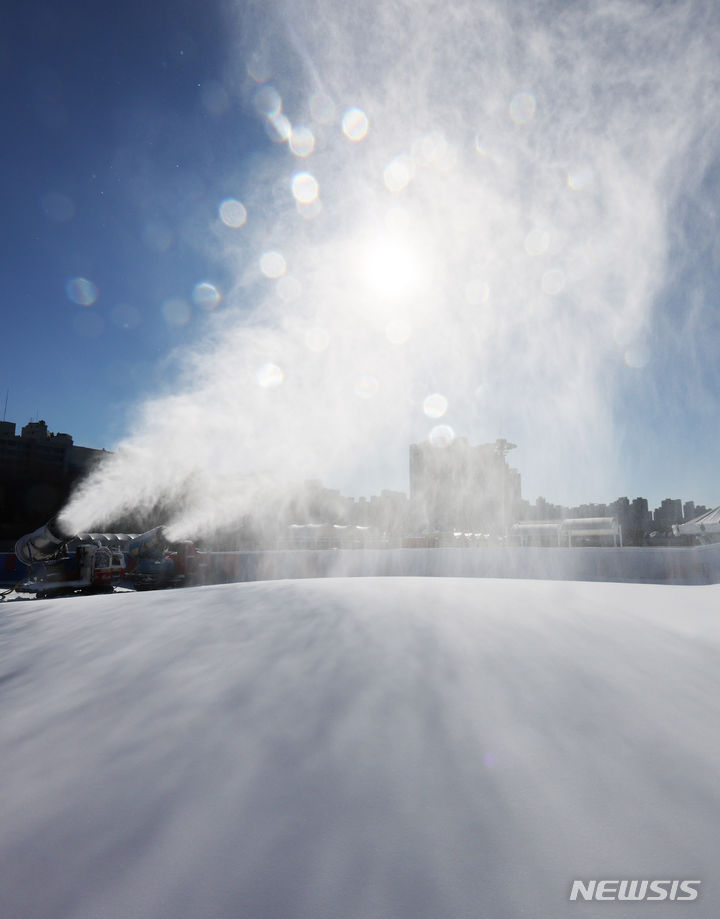 今月23日からトゥクソム・汝矣島・蚕院漢江市民公園にソリ場がオープン