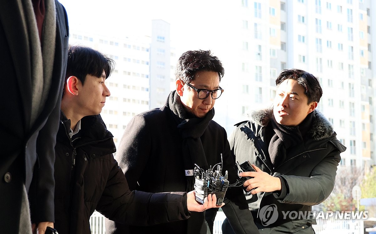 俳優イ・ソンギュン　薬物使用疑いで３回目の取り調べ＝韓国