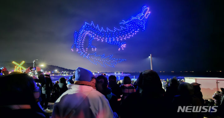 1000台のドローンによる祝賀公演