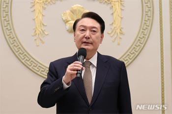 尹大統領支持36％・不支持59％、無党派層の下落目立つ　新年世論調査