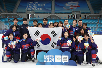 韓国初、アイスホッケーのメダルを獲得したユース代表チーム-Chosun