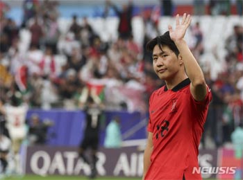李康仁がサッカーファンに謝罪「先輩方の言うことをきちんと聞くべきだったのに…申し訳ない」　アジア杯2023
