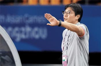 サッカー：韓国代表の臨時監督に黄善洪氏…五輪代表監督と兼任-Chosun