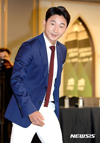 元サッカー韓国代表・李天秀の腹にドリル当て「家族が住んでいる所を知っている」…脅迫の様子が映像に【独自】