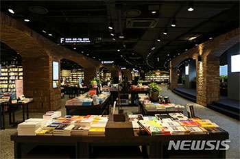 「15年前の高校時代に万引きした本の代金、受け取ってください」　100万ウォンを置いて消えた客　/ソウル