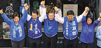 ▲ソウル・蚕室のセマウル市場を訪れた李在明（イ・ジェミョン）代表。／写真＝李徳熏（イ・ドクフン）記者