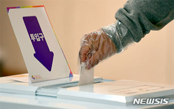 사전 투표소에 위법 카메라를 설치, 용의자를 검거　/인천 한국 총선거