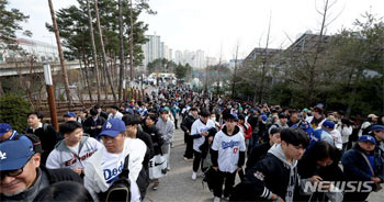 全世界の人々が韓国製の服を着る…「K繊維ファッション」全盛時代【寄稿】