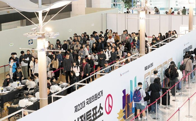 期日前投票初日の投票率、15.61％で過去最高…最も高い地域は 韓国総選挙Chosun online 朝鮮日報