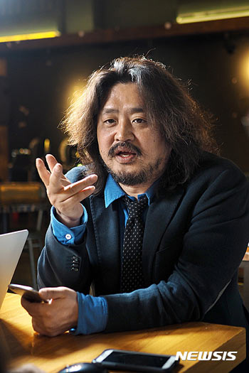 ジャーナリスト金於俊氏が「気をつけ、礼」と号令、共に民主・女性候補3人の「お辞儀」が物議　韓国総選挙