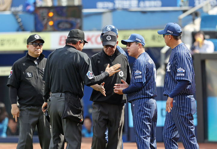 「自動判読システムは『ボールと認識した』と言え」　韓国プロ野球生中継で審判3人の音声ダダ漏れ