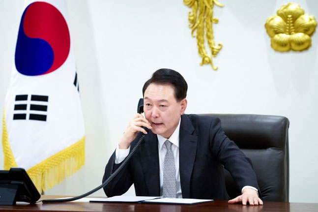 尹大統領と岸田首相「北朝鮮問題などの国際的な課題、韓米日で緊密協力」