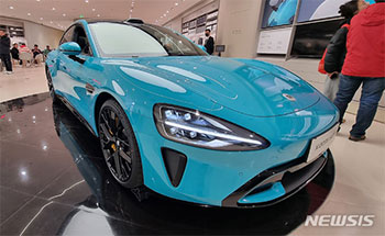 ▲中国の電子製品メーカー「シャオミ（Xiaomi）」が初めて出した電気自動車「SU7（Speed Ultra 7）」