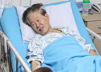 【写真】昨年9月、ハンストを行った李在明代表がソウル市中浪区の緑色病院に入院した。李代表はそこまでして自身に対する逮捕同意案を国会で否決しようとしたが、民主党内から30人余りの造反が出て可決されてしまった／ニュース1
