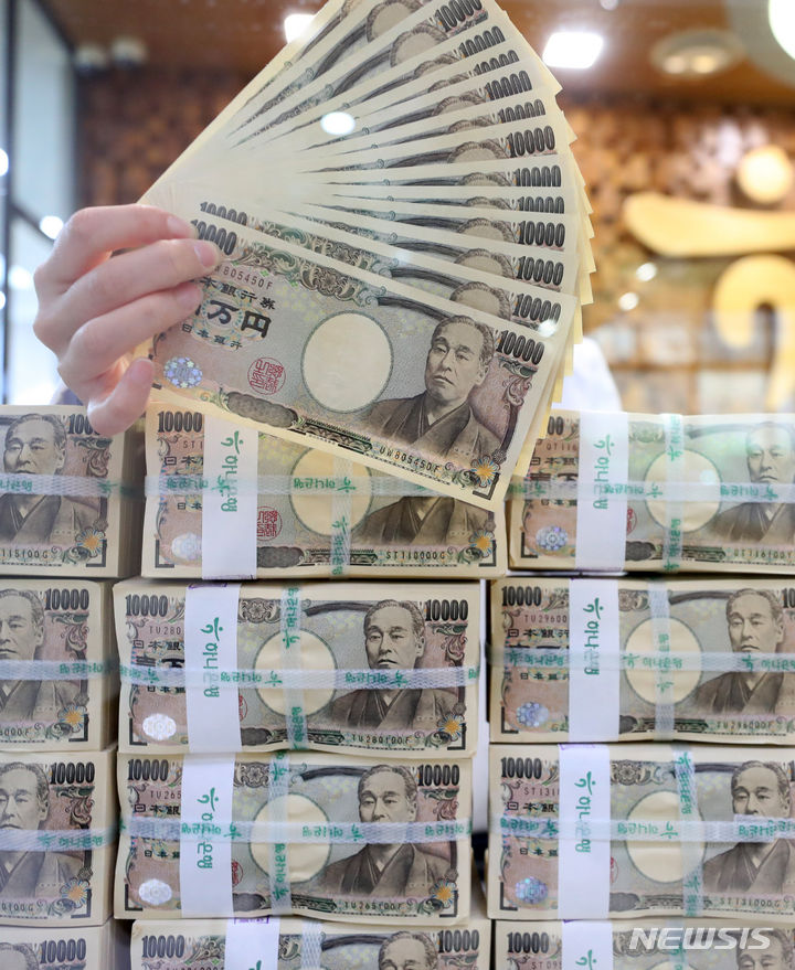 日銀の利上げ見送りで進む円安…34年ぶりに1ドル156円台
