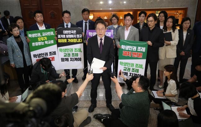 韓国国会と対応が正反対？　共に民主党ソウル市支部、3分の2超の議席持つ国民の力に抗議「多数党の横暴」