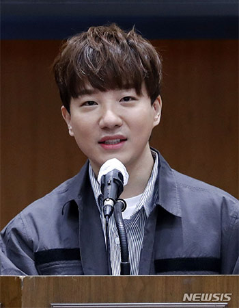 「子どもがまねしたらどうするんだ」　小学生に大人気の韓国人ユーチューバー、線路立ち入り写真が物議