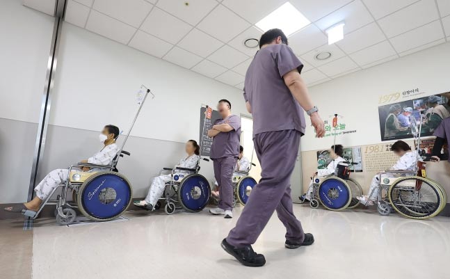 「医療の空白」を海外医師免許取得者で穴埋め…韓国政府が規制緩和推進の方針　医学部定員増問題
