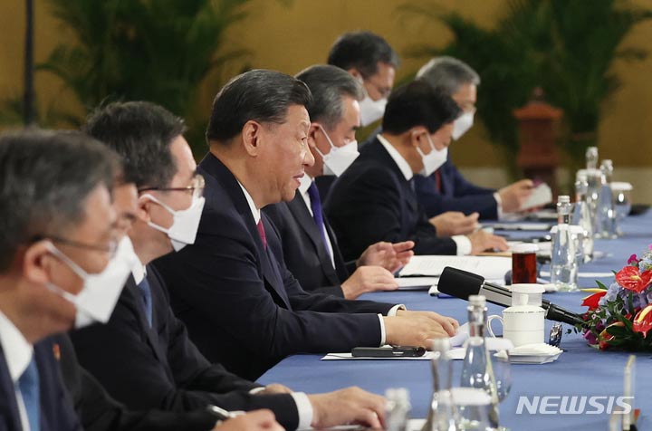中国メディア「韓中日首脳会議は韓国外交をたたき直す機会…誠実さ示せ」