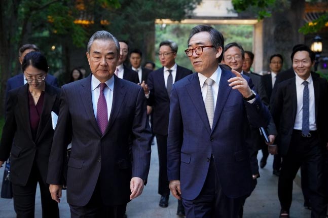 中国外相「台湾問題は慎重に」、韓国外相「互いの違いを認める」　