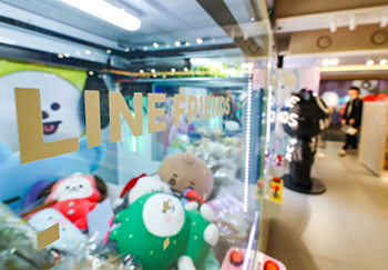 【写真】ソウル市瑞草区のLINEフレンズ江南フラッグシップストア／聯合ニュース