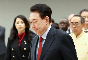 ▲ソウル市竜山区の韓国大統領室庁舎で開催された駐韓大使からの信任状捧呈式に出席した尹錫悦（ユン・ソンニョル）大統領。21日撮影。／聯合ニュース