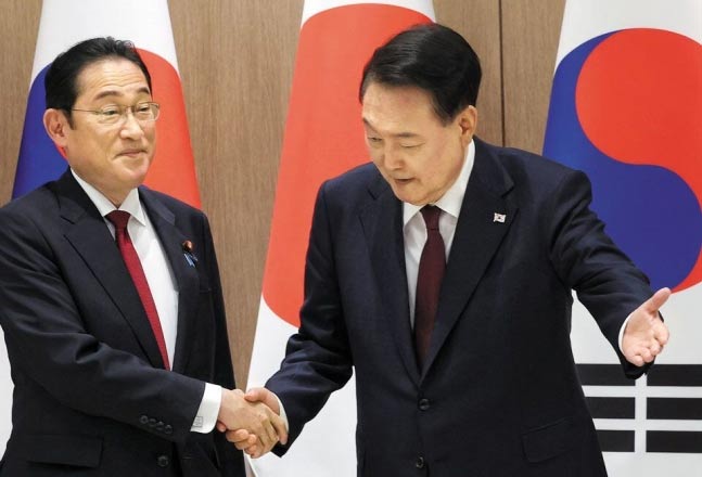 韓日首脳が10回目の会談…LINE懸案に岸田首相「セキュリティーの問題」、尹大統領「外交事案ではない」