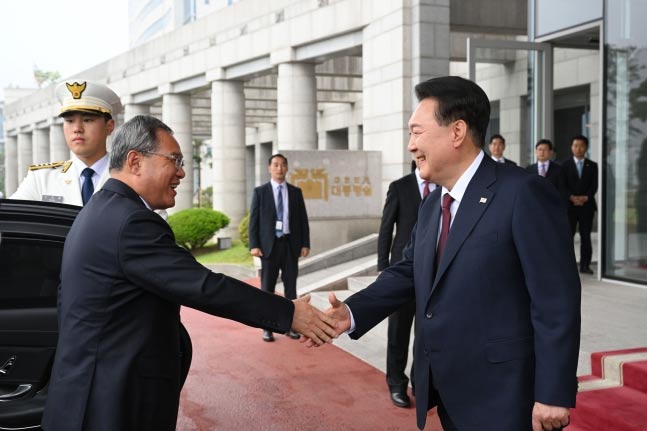 供給網・投資協力・FTA、行き詰まっていた韓中関係が動き出した…中国首相来韓は9年ぶり