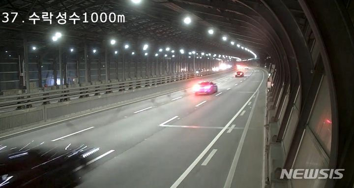 タイヤなしでホイールだけ…ソウルの幹線道路を走る「鉄輪乗用車」が話題、ドライバーは飲酒運転で逮捕