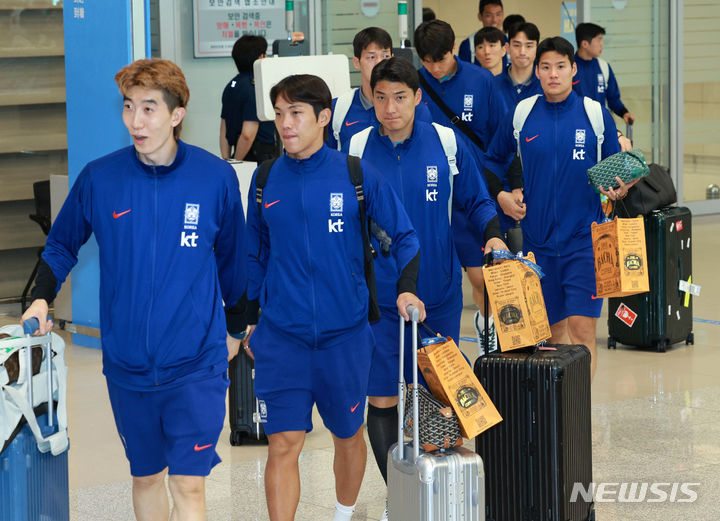 北中米W杯アジア2次予選に勝って帰国したソン・フンミンらサッカー韓国