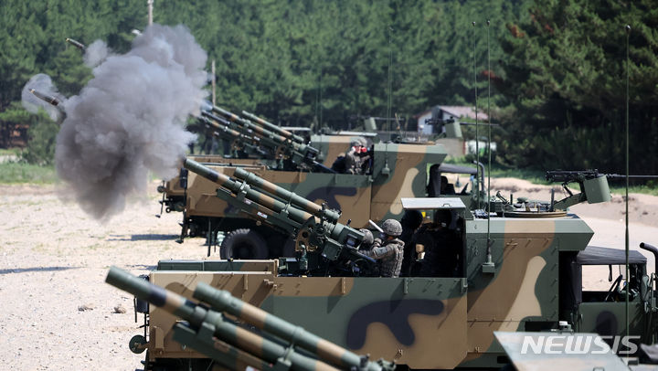 装輪型自走砲「豊益」の射撃訓練Chosun online 朝鮮日報