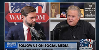 ▲今年11月の米大統領選挙でドナルド・トランプ前大統領のランニング・メイト（副大統領候補）として取りざたされているJ・D・バンス上院議員＝写真左＝。写真は昨年11月、J・D・バンス上院議員がスティーブン・バノン氏のインターネット放送に出演した時のもの。写真＝動画共有サイト「ユーチューブ」より