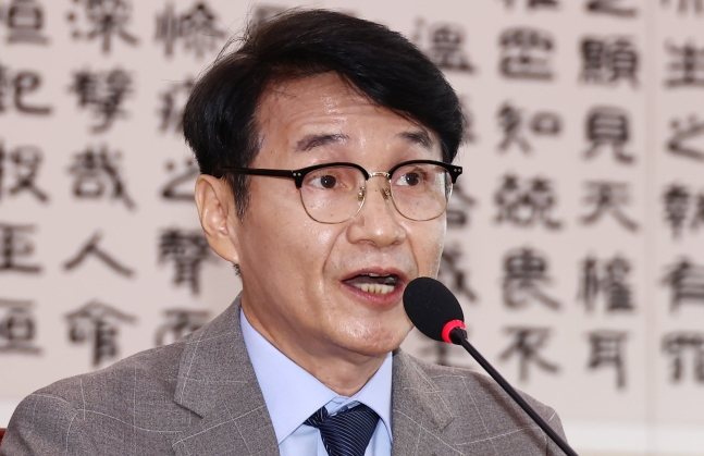 米国籍チェ・ジェヨン牧師「弾劾を成し遂げた共に民主党を選択しよう」…公選法違反の疑いで送検【独自】　韓国総選挙