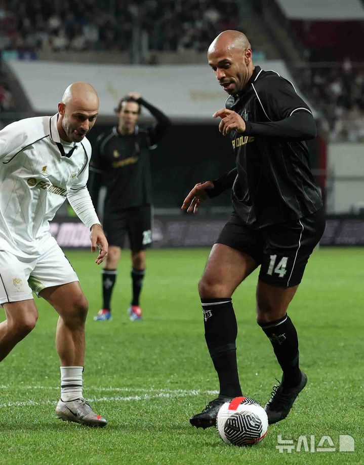 一堂に会したサッカー界のレジェンドたち ／ソウル-Chosun online 朝鮮日報