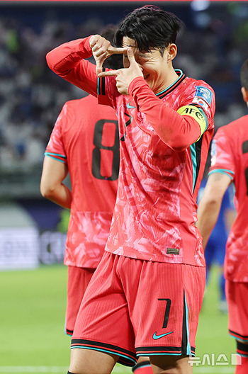 13-14シーズン　ソン・フンミン ソン・フンミン｜実力で世界を認めさせたアジアの英雄