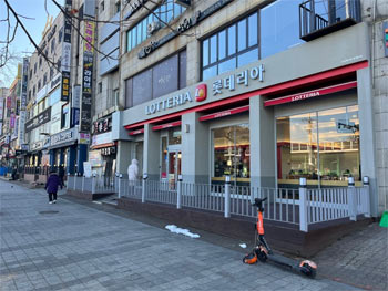 ▲18日に本紙記者が訪れた安山市内のロッテリア。今月1日に現職・元職の情報司令官が戒厳について話し合っていた。／コ・ユチャン記者