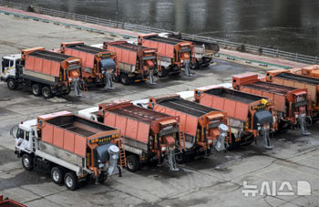 大雪に備え除雪車の準備完了