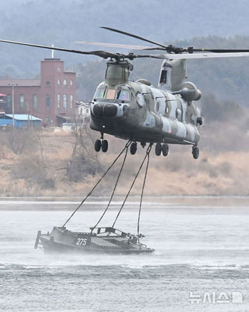 韓国陸軍第7工兵旅団　極寒期諸兵協同渡河訓練を実施　／京畿道