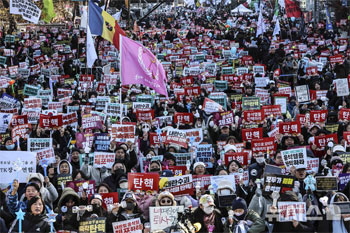 「これでスッキリしたか？」　尹大統領逮捕でIUインスタに誹謗中傷の嵐