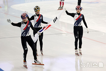 ショートトラック500女子の崔珉禎＆キム・ギルリ＆イ・ソヨンが金銀銅