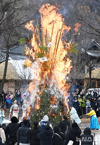 小正月を迎え「タルチプ焼き」　／京畿道