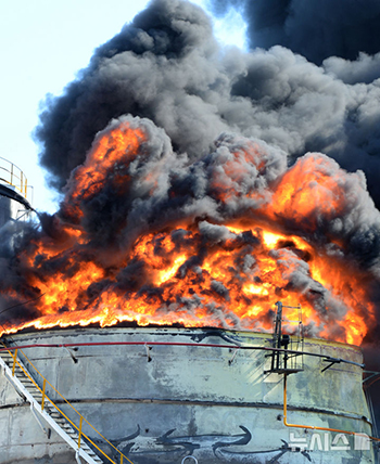 温山タンクターミナルで火災発生＝蔚山市蔚州