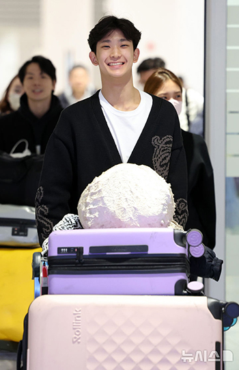 韓国男子ダンサーで初　ローザンヌ国際バレエコンクール優勝のパク・ユンジェ帰国