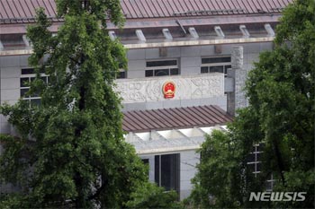 ▲2023年6月14日午後に撮影されたソウル市中区の駐韓中国大使館。