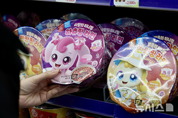 「ティニピン」ブームでラーメンのコラボ製品を発売