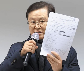 ▲尹錫悦（ユン・ソンニョル）大統領の法律代理人を務める尹甲根（ユン・ガプクン）弁護士／聯合ニュース